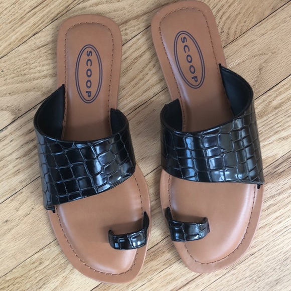 Scoop sandals black patent size 7 slip slide on flat shoe crocodile pattern - Picture 2 of 6